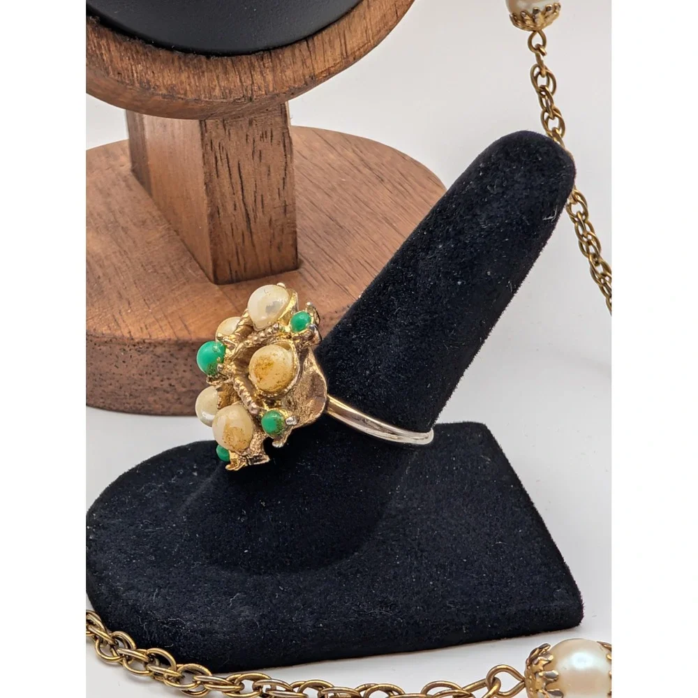 Vintage Unsigned Gold Tone Green Cream Bead Necklace Adjustable Ring Set Broken